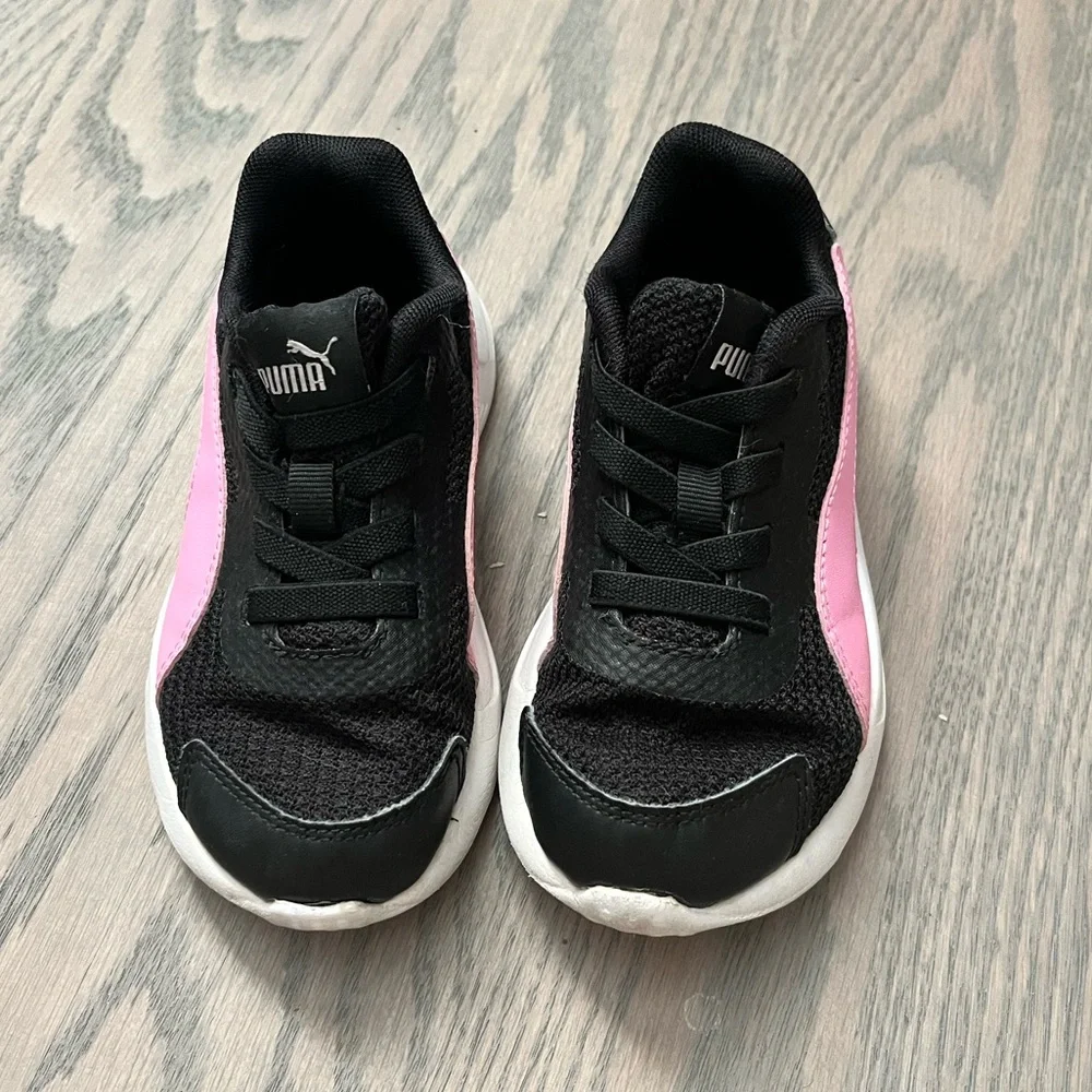 Girls Puma Shoes - Picture 2 of 7